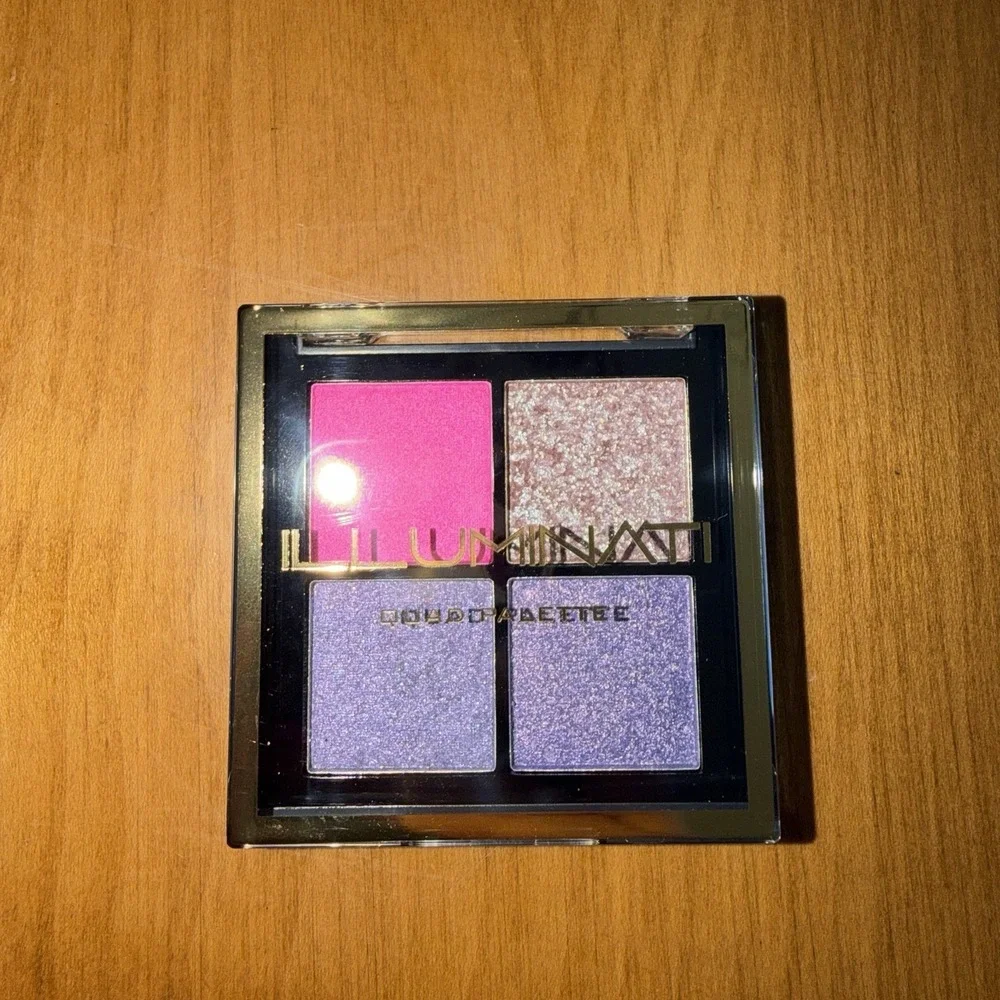 NEW ILLUMINATI COSMETICS Royal Quad Pressed Powder Palette
